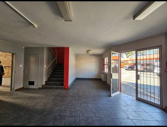 410M² WAREHOUSE TO LET IN LINBRO PARK